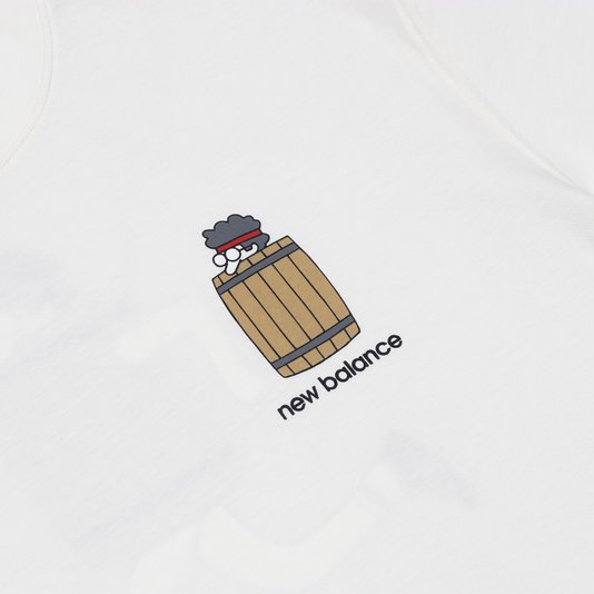 Camiseta New Balance Culture Barrel Off White