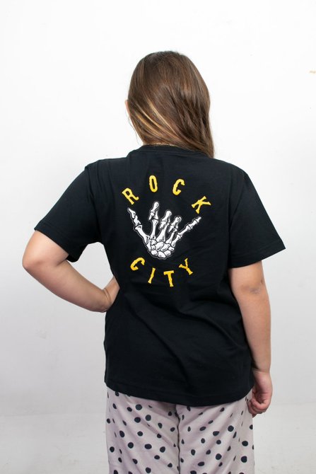 Camiseta Rock City X Nanda Hang Loose Big Juvenil Preto