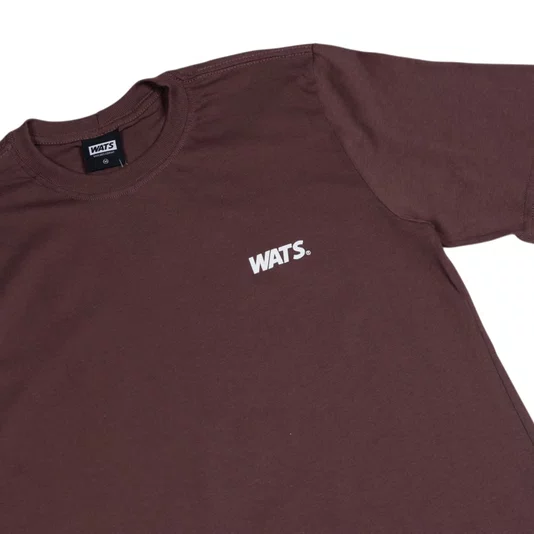 Camiseta Wats Logo Boton Marrom
