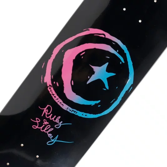 Shape Foundation Ruby Lilly Star Moon Maple Preto