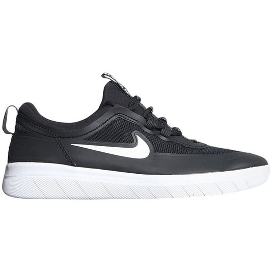 Tênis Nike Nyjah Free 2 Preto/Branco