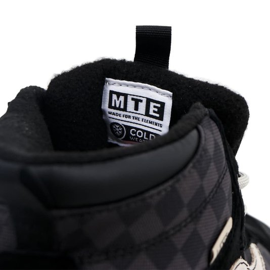 Tênis Vans Ultrarange Exo Hi Mte Preto/Off White